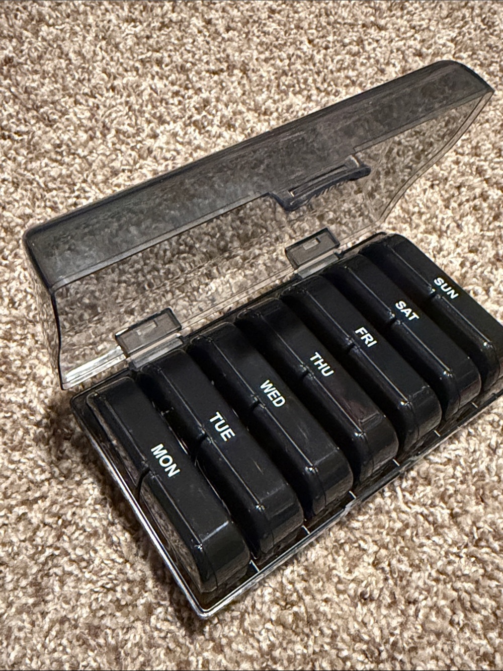 Stylish Auvon weekly pill organizer - perfect for travel! EUC!
